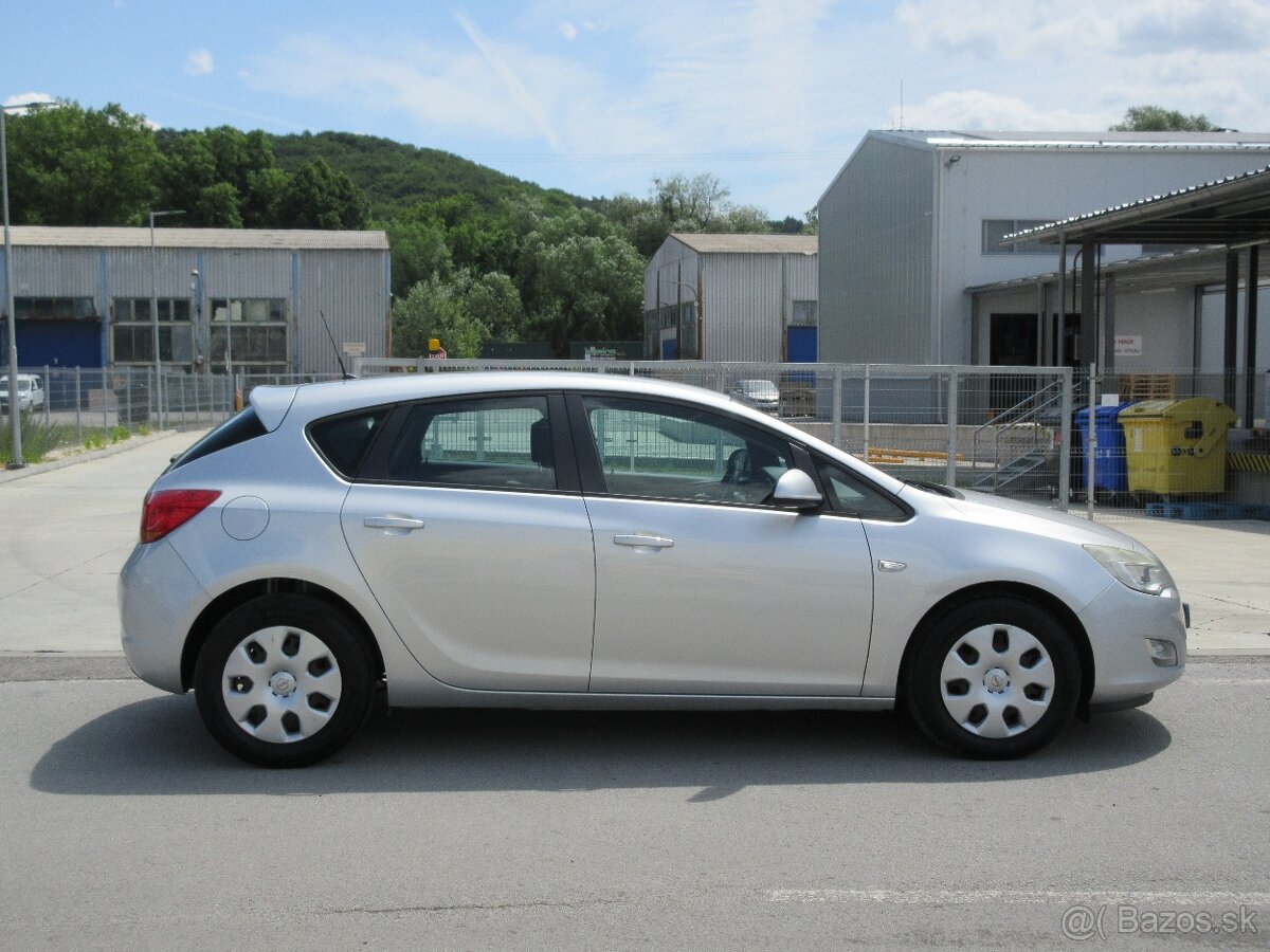 Opel Astra 1.7 CDTi 110k Enjoy - 6