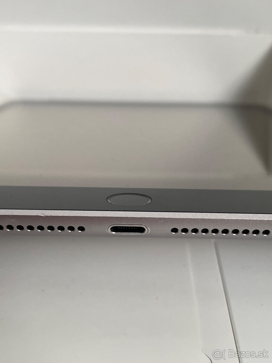 iPad 5th generation 32GB Cellular - 6