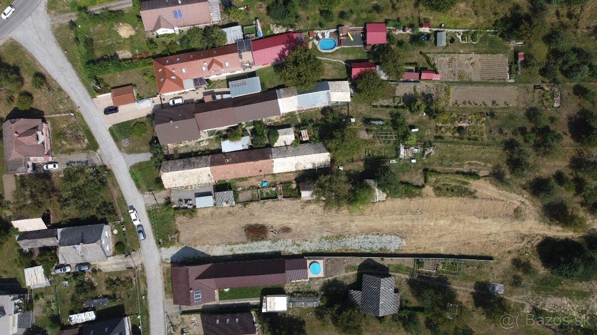 Slnečný stavebný pozemok v obci v Lovčici - Trubín - 6