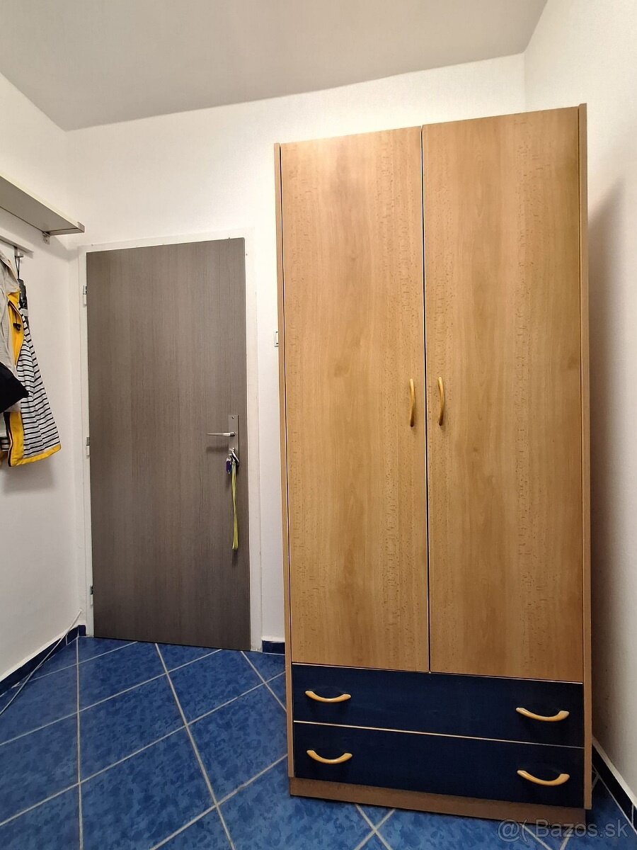 Skrina na kabàty so šuflìkmi - 6