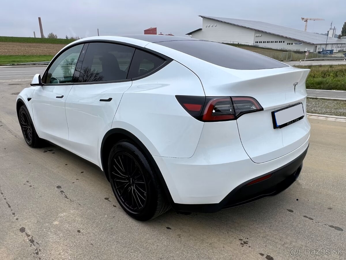 Tesla Model Y Long Range AWD (378kW) – 2023 - v záruke - 6
