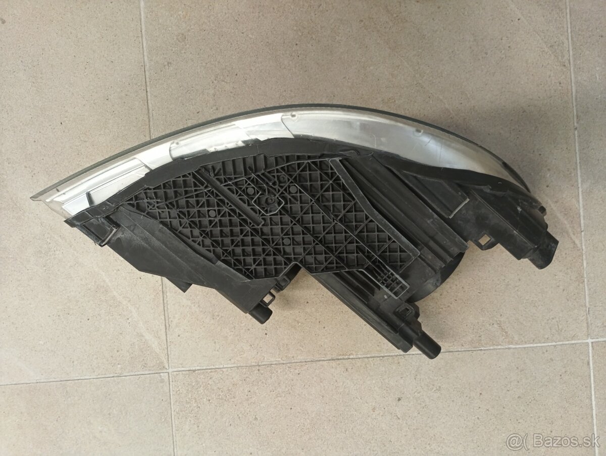 Ľavé predné svetlo Škoda Octávia 2. - 6