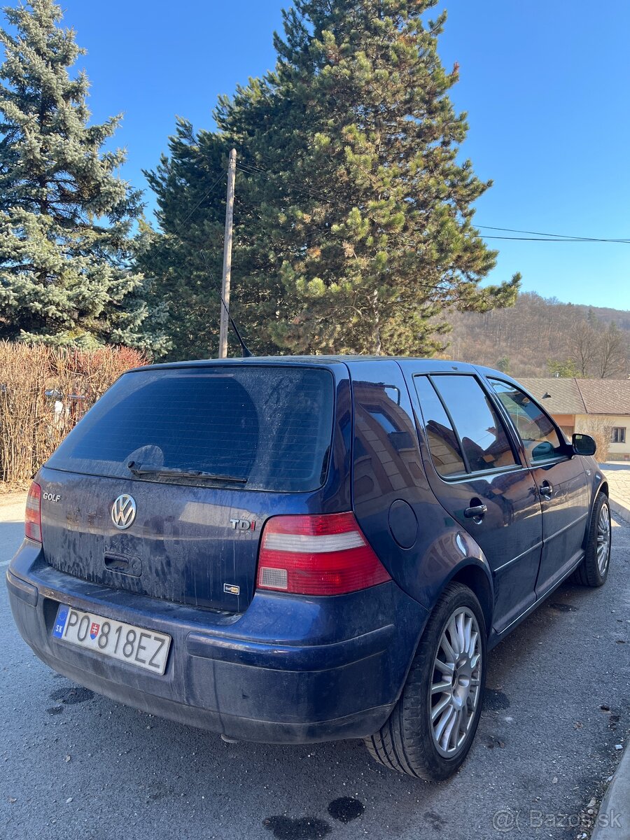 🚘 GOLF IV - 6