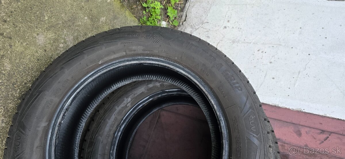 215-65-17-99V-GoodYear-dot:3920-dezén:6mm - 6