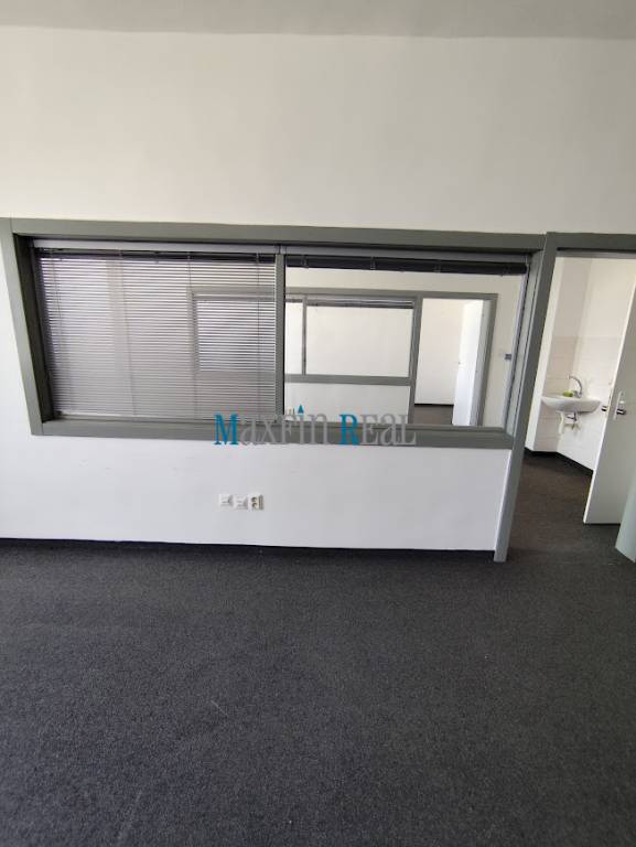 Trojkancelária - presklená v Nitre - 6