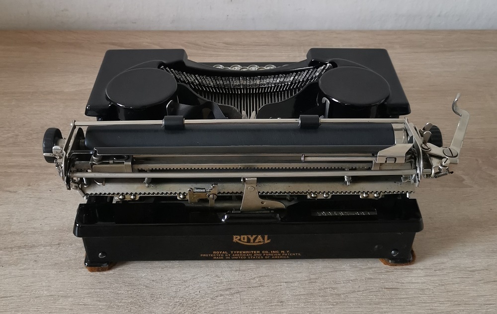 Luxusný starožitný písací stroj ROYAL P z roku 1931 - 6