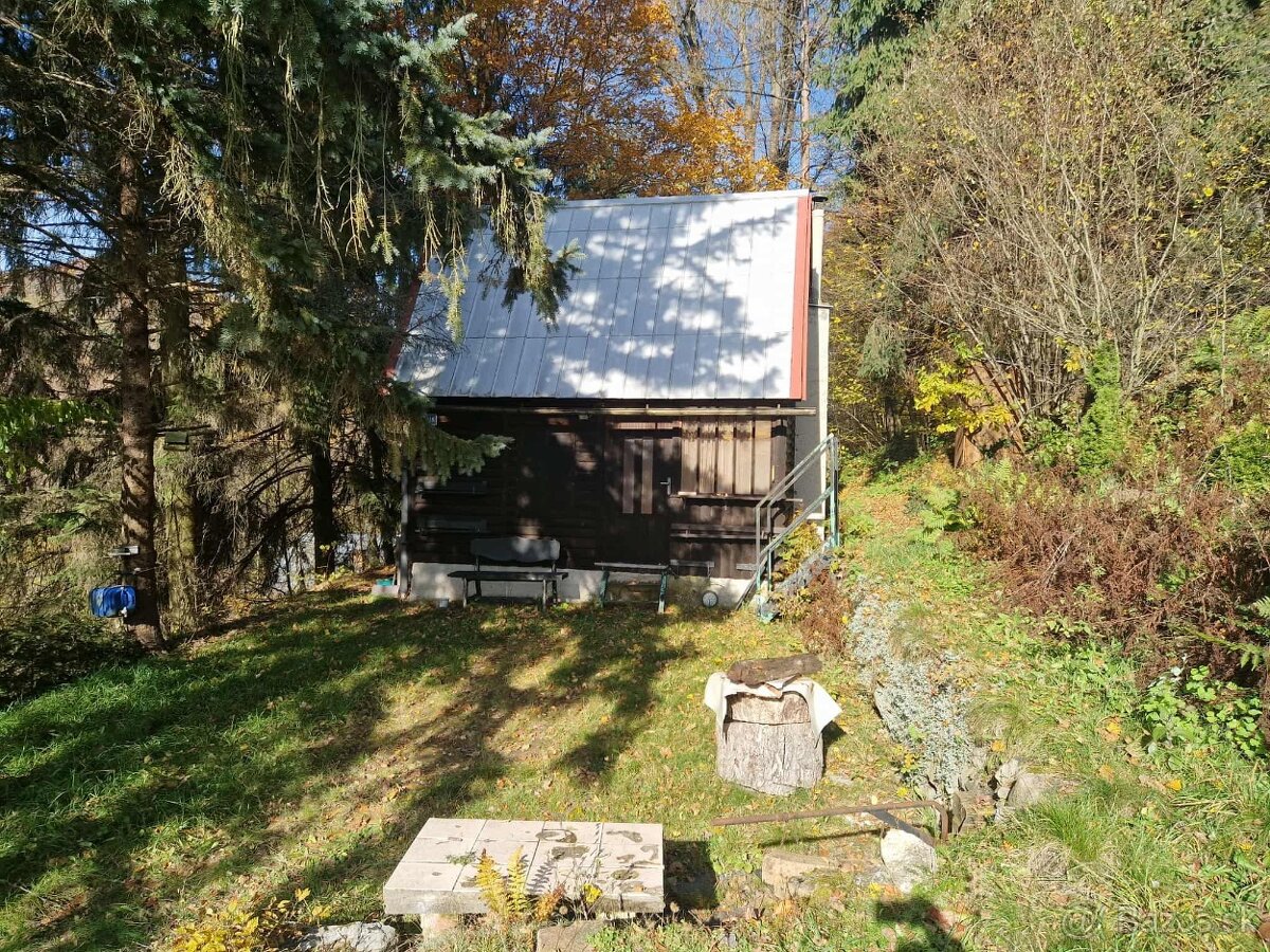 Na predaj zrubová chata so záhradou 1633 m2 v obci Bartošová - 6