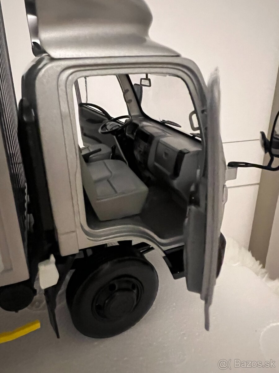 1:18 JMC N800 - Paudi - 6