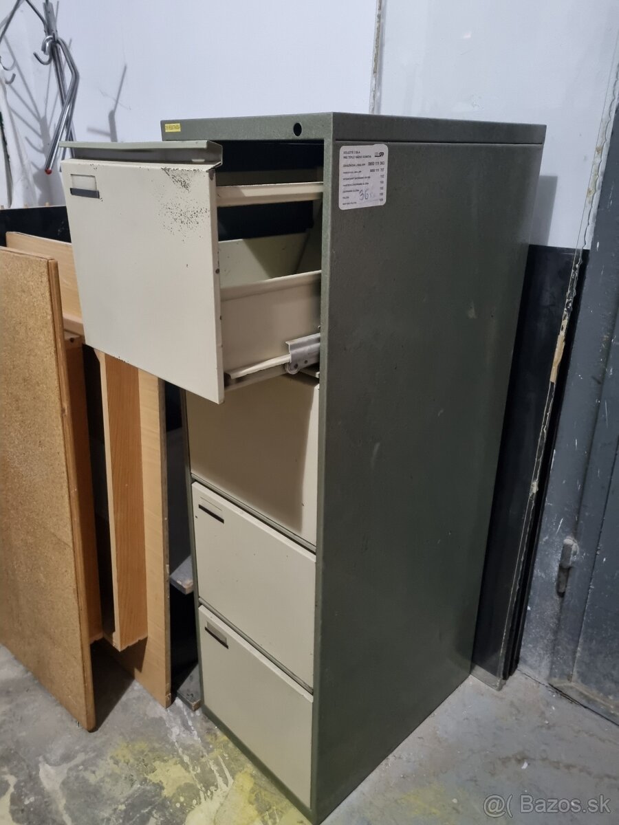 Kancelarsky nábytok,postele - 6