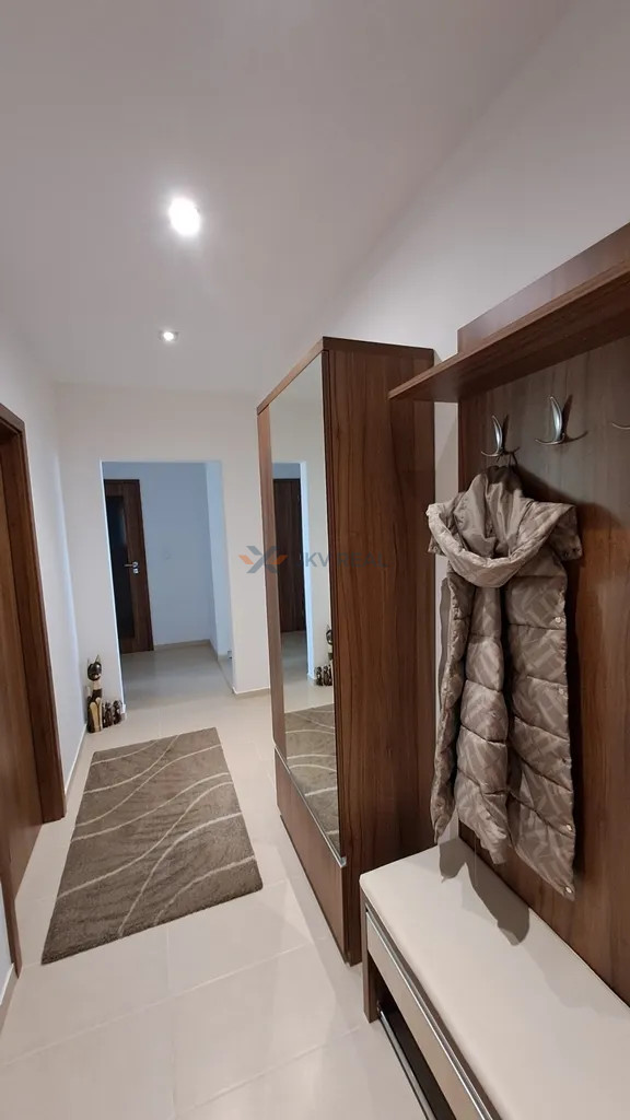 Na prenájom priestranný slnečný 3 izbový byt so zasklenou lo - 6