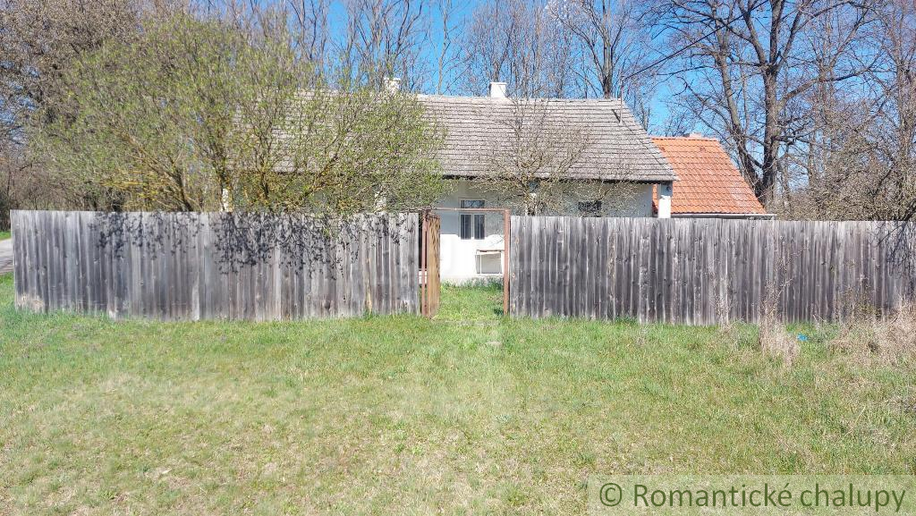 Malá chalúpka na okraji polosamoty s 40 á pozemkom v obci - 6