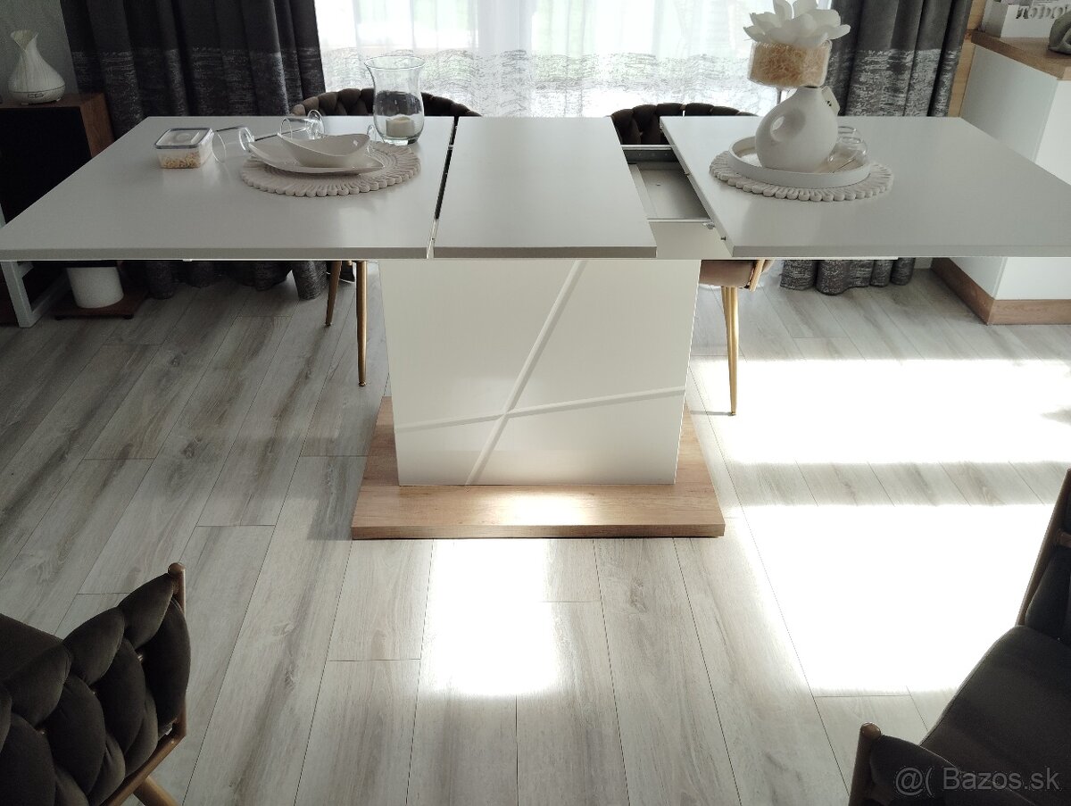 Predám roztahovaci jedálenský stôl - 6