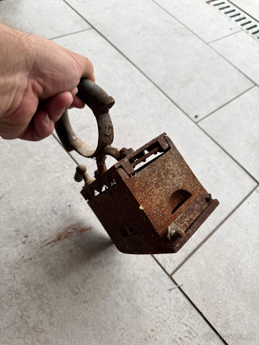 Žehlička na uhlie - 6