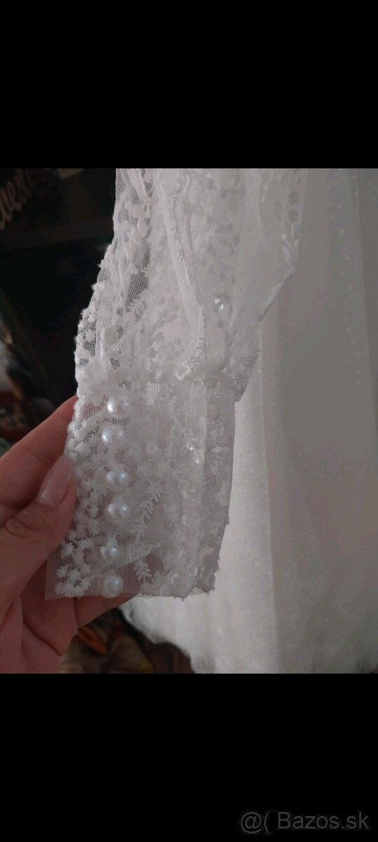 Krásne vyšívané svadobné šaty 5 - 6