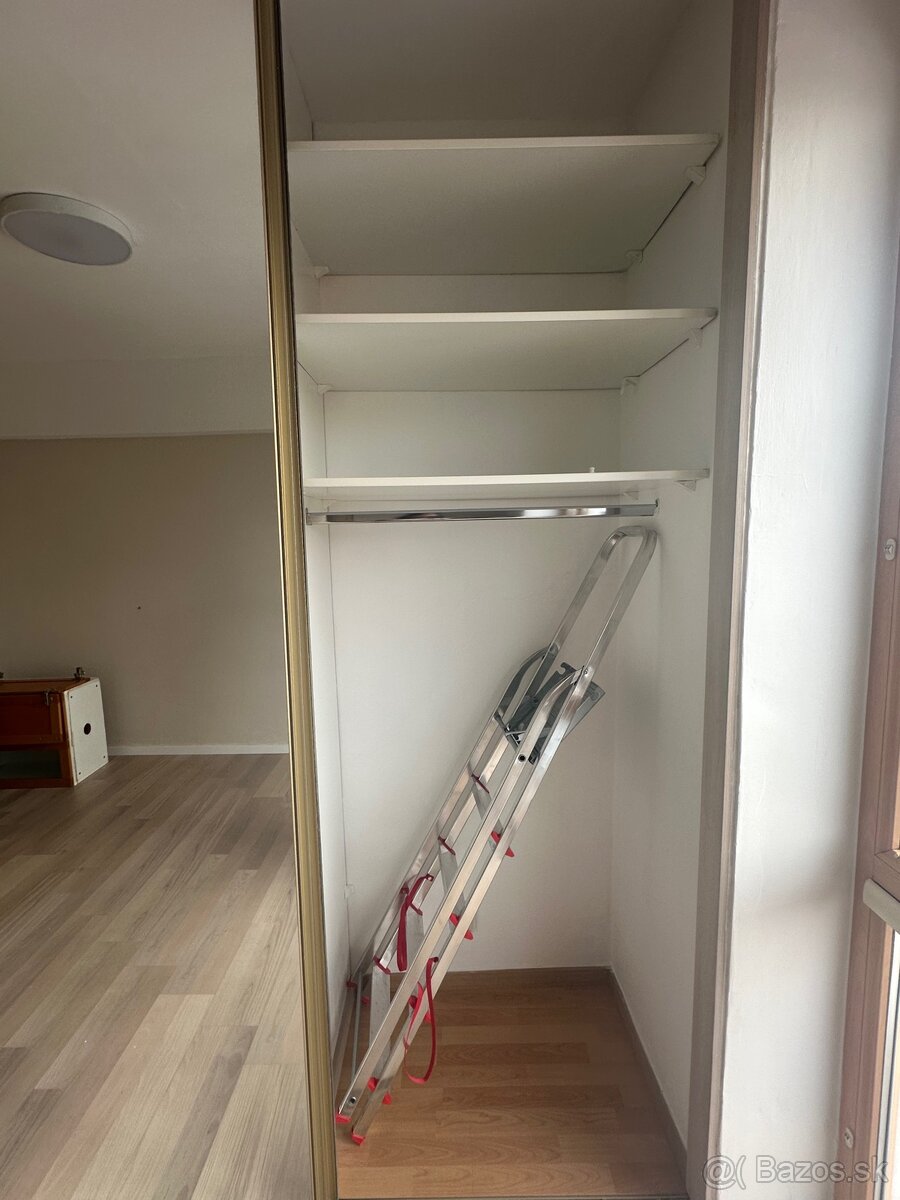 Predám vstavanú skriňu - 6