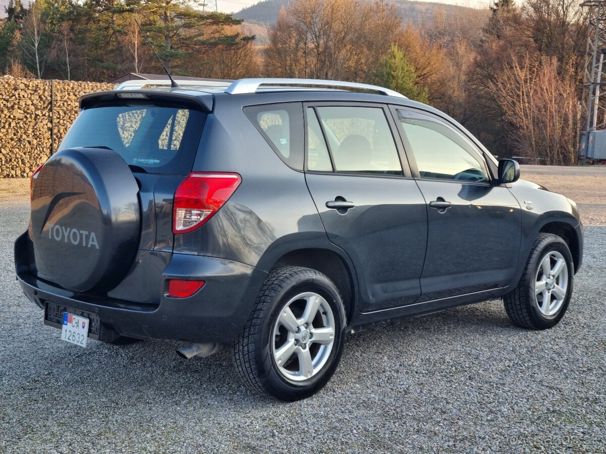 TOYOTA RAV4 2,2D4D 4x4 - 6