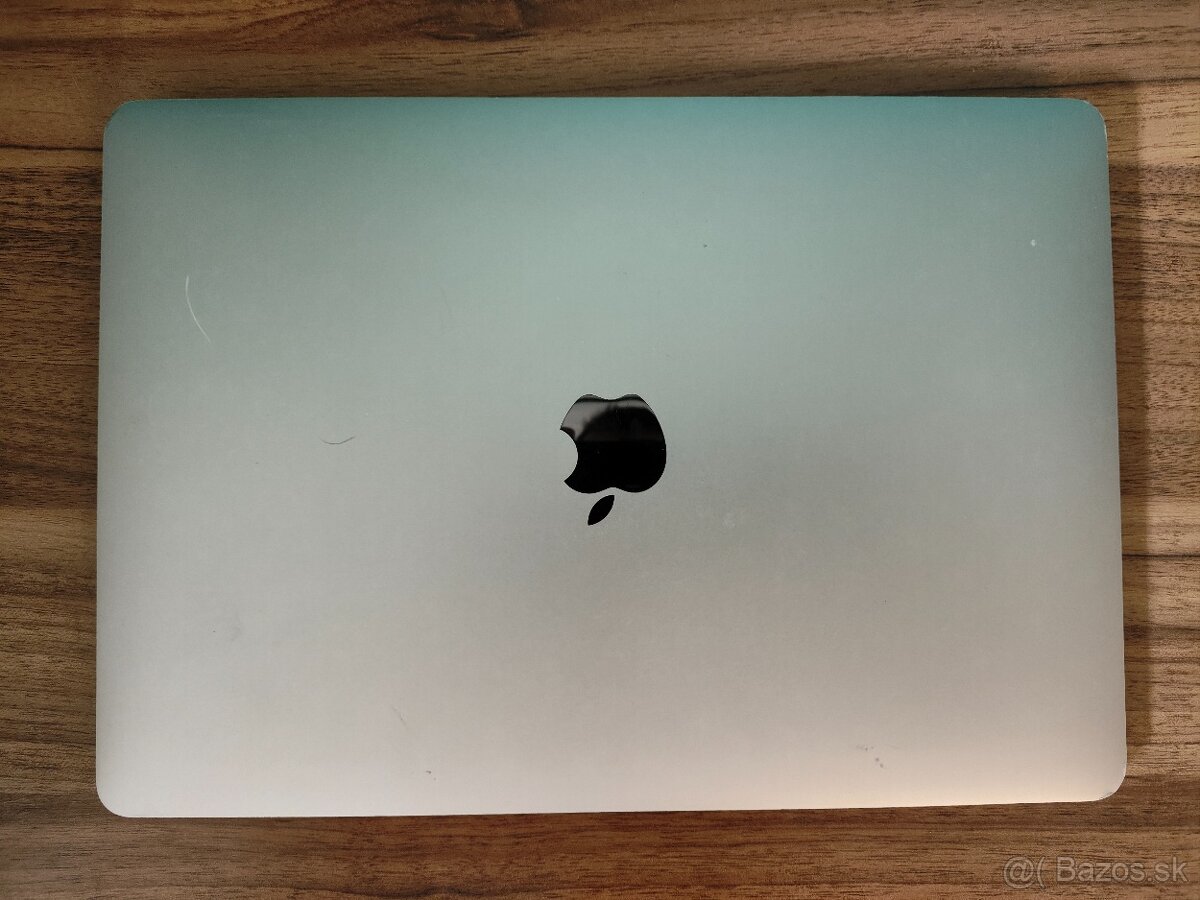 MacBook Air 2020 | i5 • 8GB • 256GB SSD - 6
