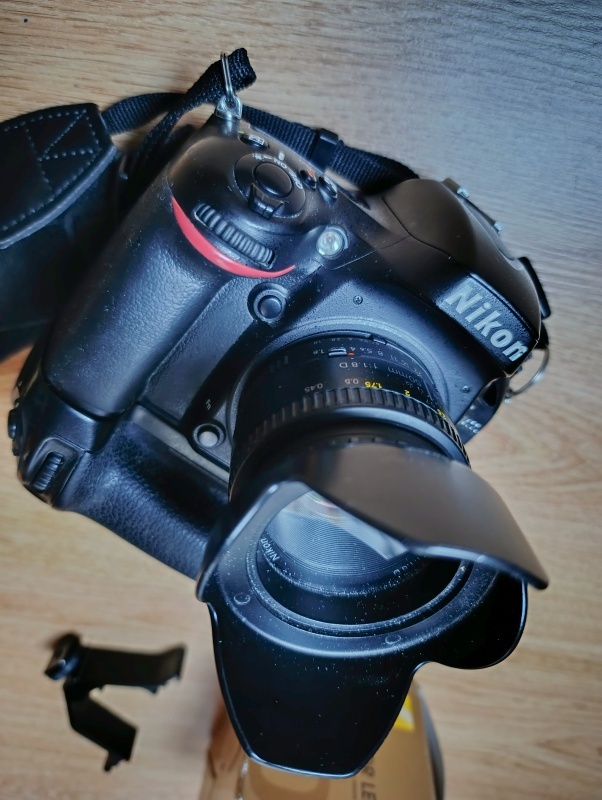 Nikon D600 + Nikon 50mm f/1.8D + battery grip Meike - 6