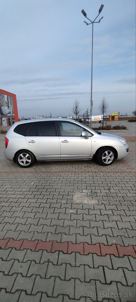 Kia Carens - 6