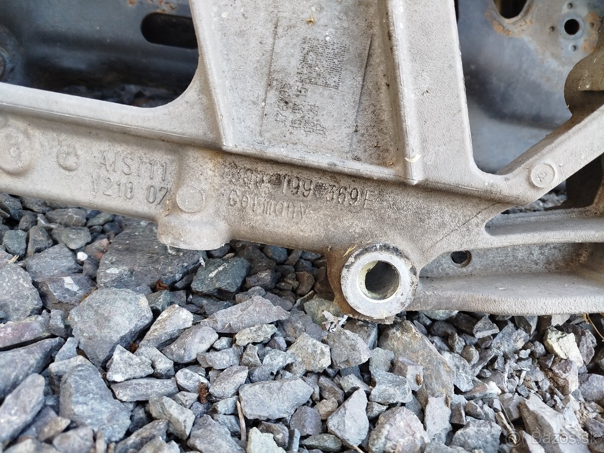 Pravá predná štvrtka Passat b8 nápravnica - 6