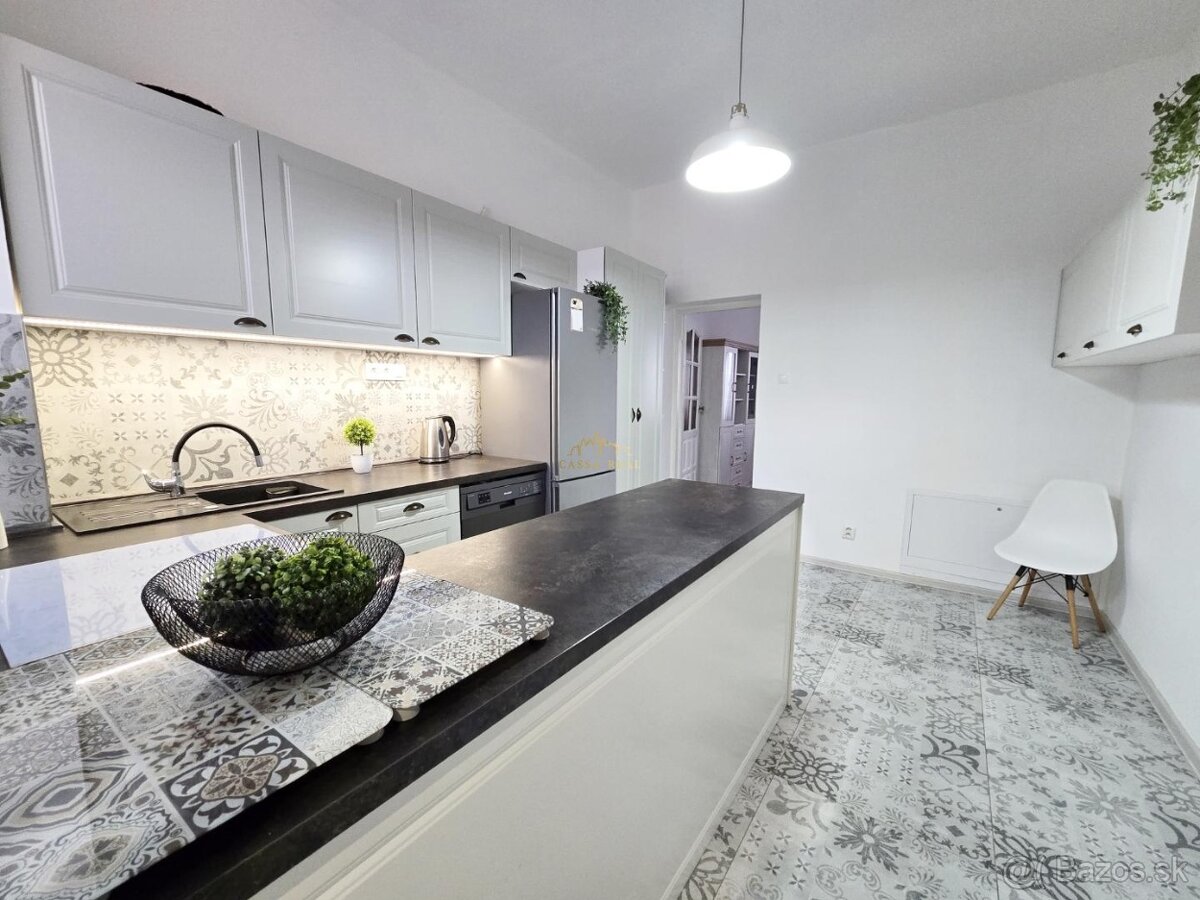 Mestský DOM so záhradou 807 m², 2x kúpeľňa, klíma / Orechová - 6