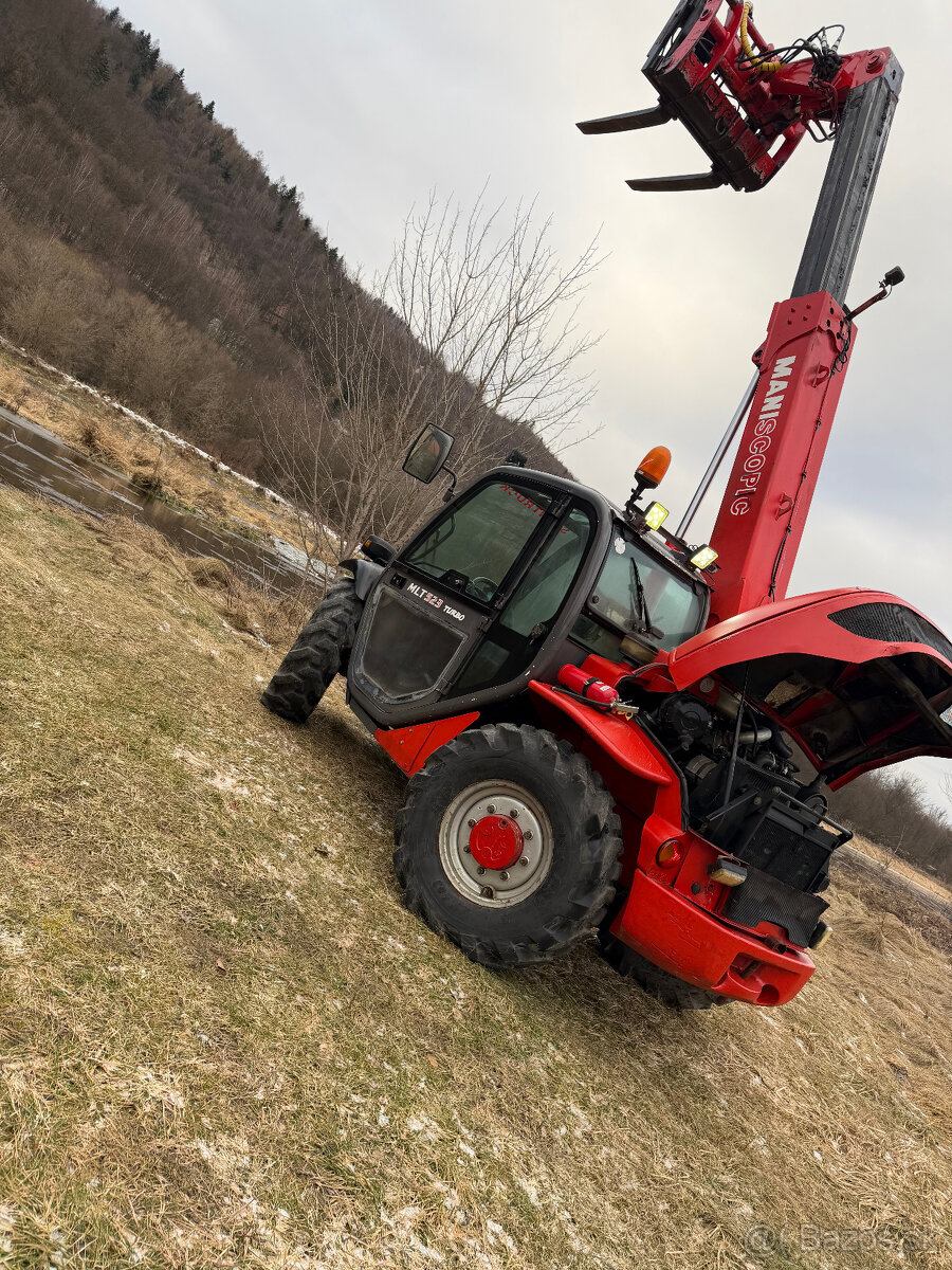Teleskopický manipulátor Manitou MLT523 s dosahom 5 m - 6