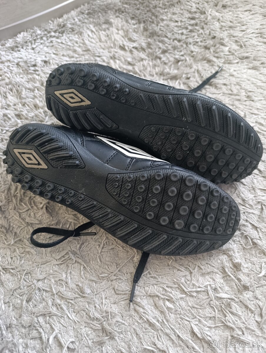 Turfy, kopačky Umbro, v. 40,5 - 6