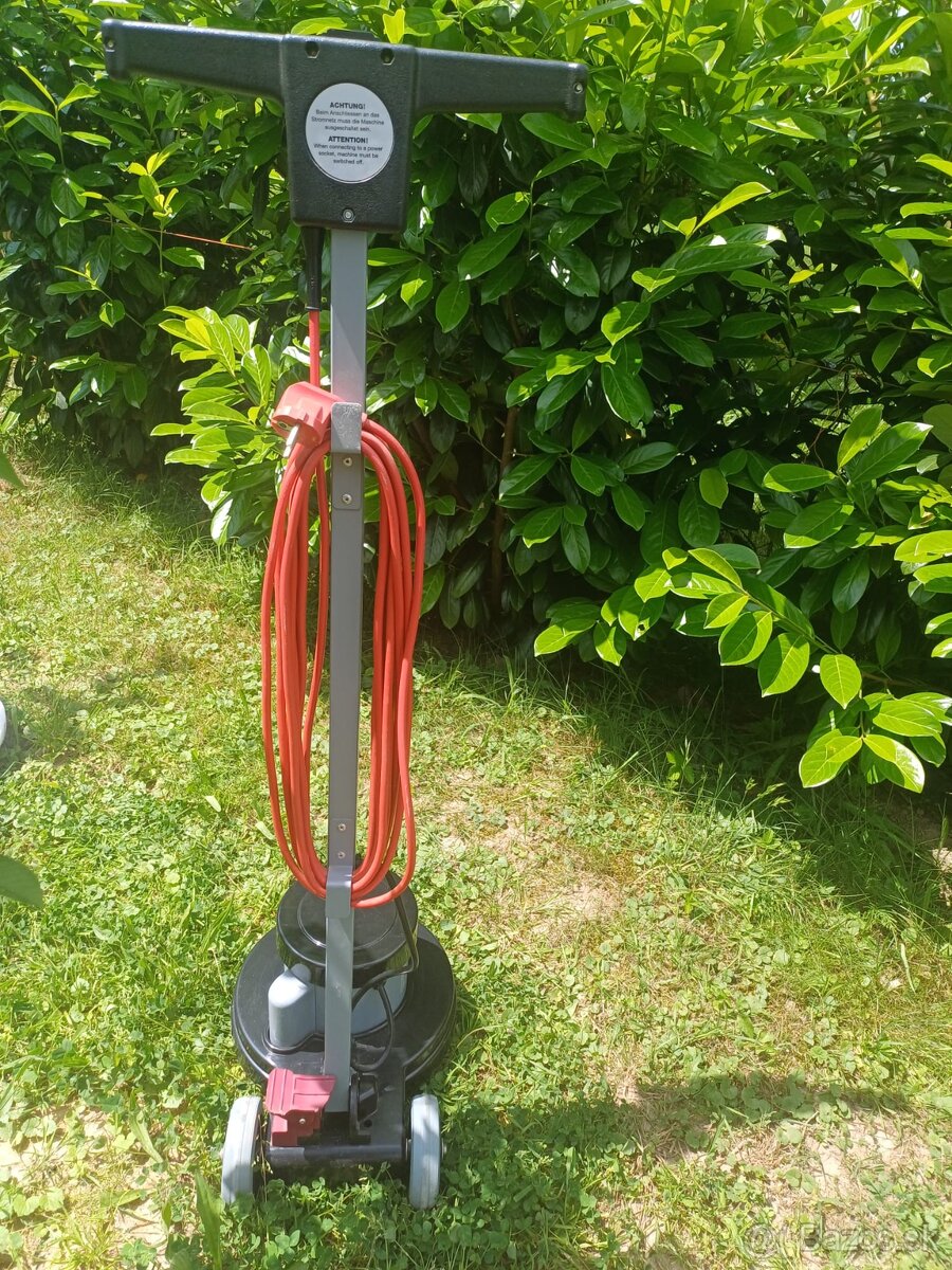 Podlahovy "istiaci stroj Sprintus eem 13 - 6