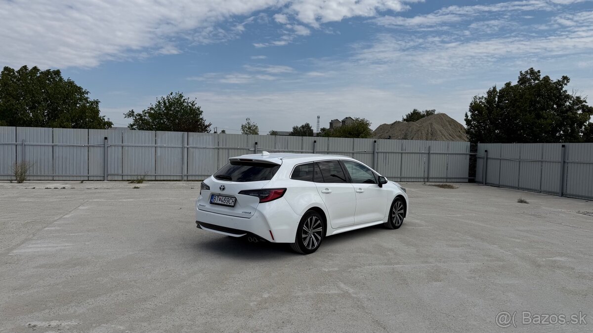 Toyota Corolla 2.0 Hybrid 📅 2020 - 6