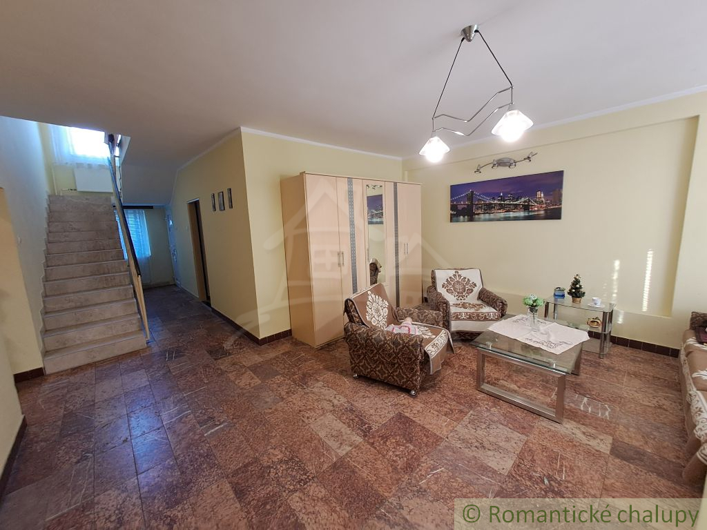 Rodinný 5-izbový dom v kľudnej časti obce Dvorníky - 6