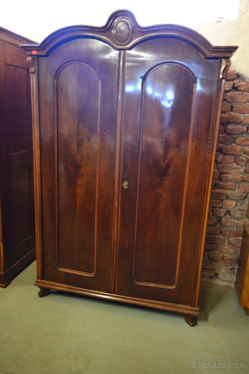 knihovne ,vitrinky,skrine - 6