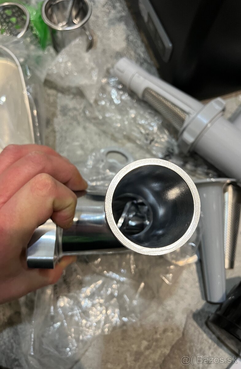 Nový mäsomlynček Bosch MFW68660 ProPower 2200 W - 6