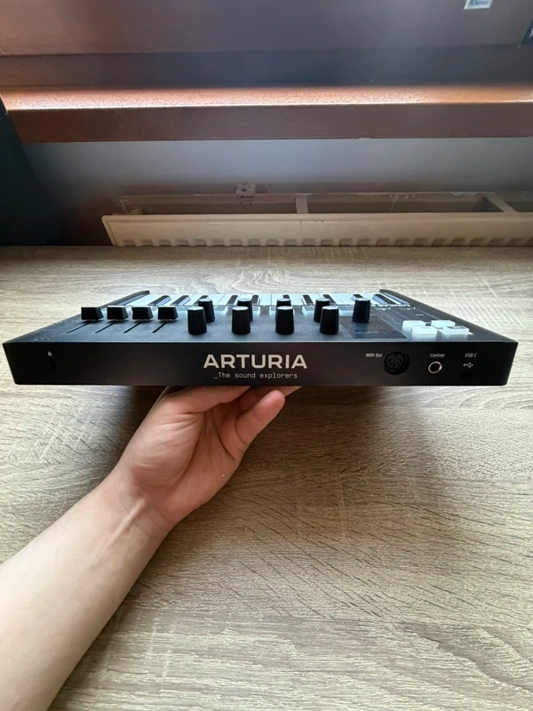 Arturia MiniLab 3 – Universal MIDI Controller - 6