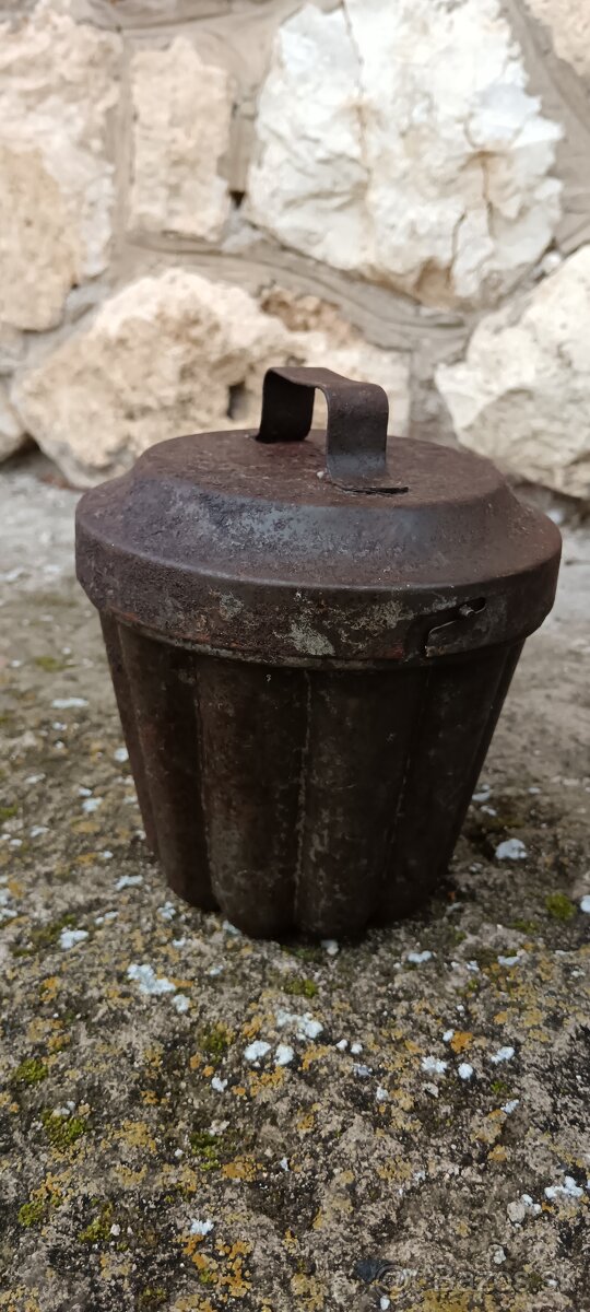 Džbán, okno, buclák, petrolejka, forma na maslo.. - 6