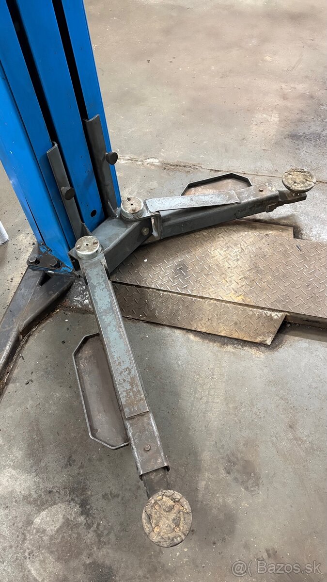 Dvojstlpovy zdvihak - 6