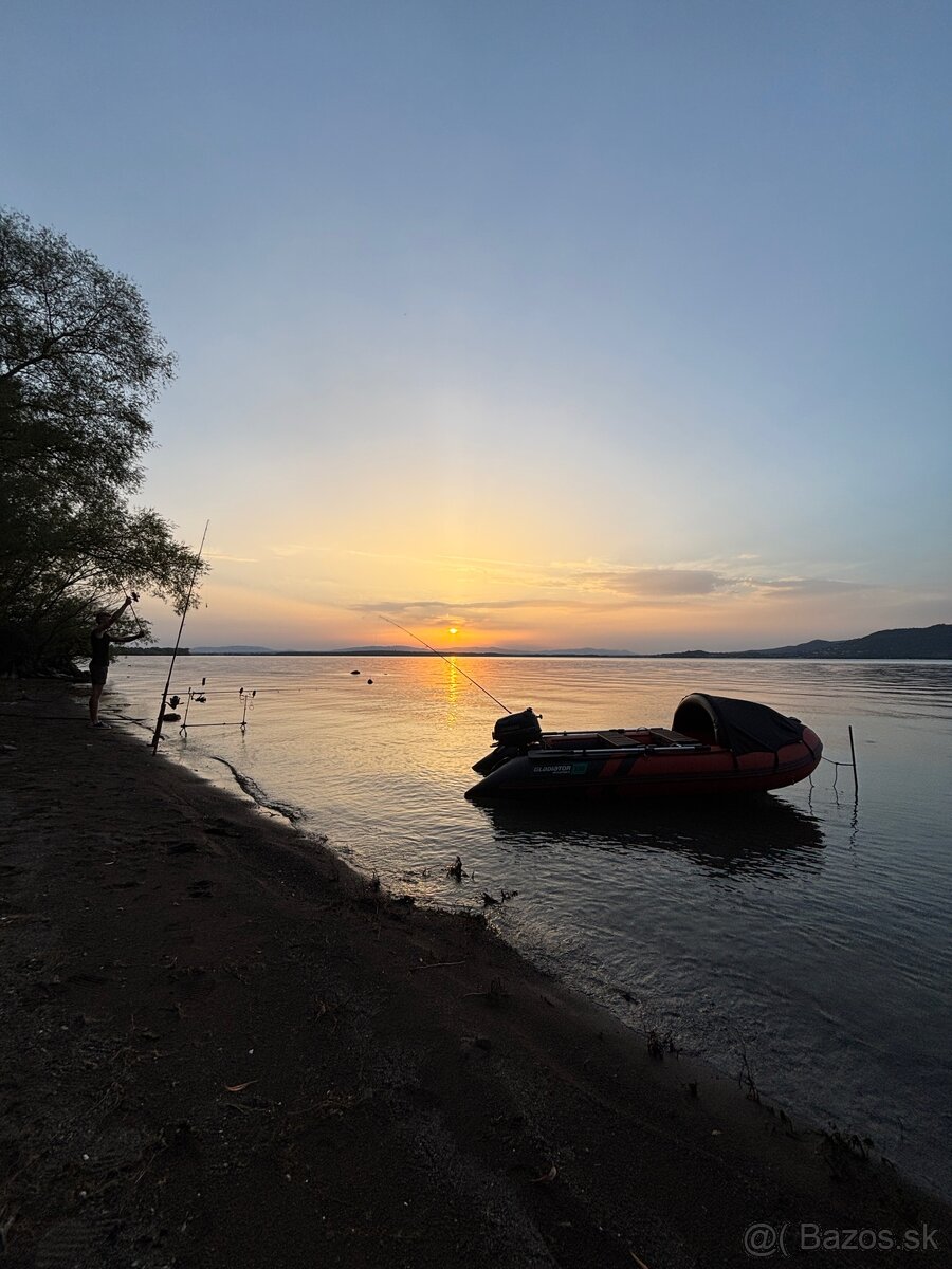 Predám čln Gladiator 330 s motorom Yamaha 5hp - 6