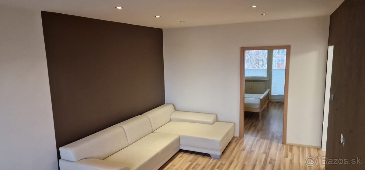 Prenájom 4-izbového bytu - 6