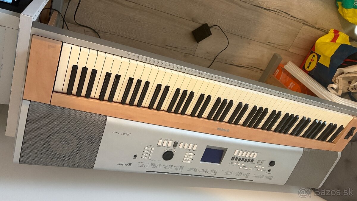 Digitálny klavír Yamaha DGX 620 - 6