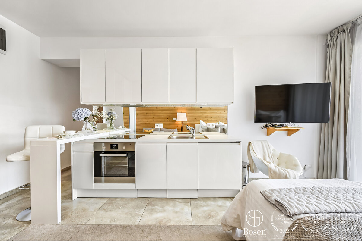BOSEN | NA PREDAJ kompletne zariadený 2-izbový apartmán s lo - 6