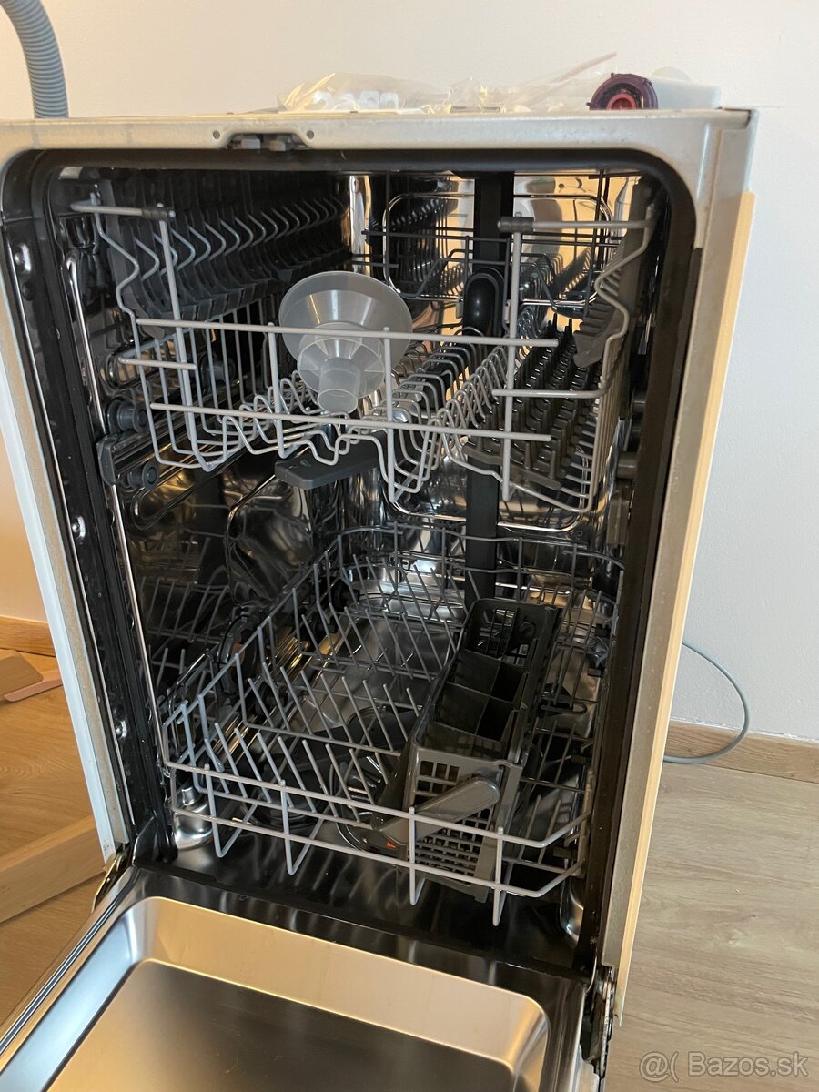 Vstavana umyvacka riadu AEG (45cm) - 6