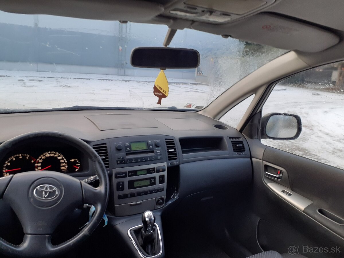 Toyota Corolla Verso - 6