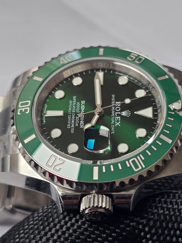 Rolex Submariner Hulk 40mm - 6