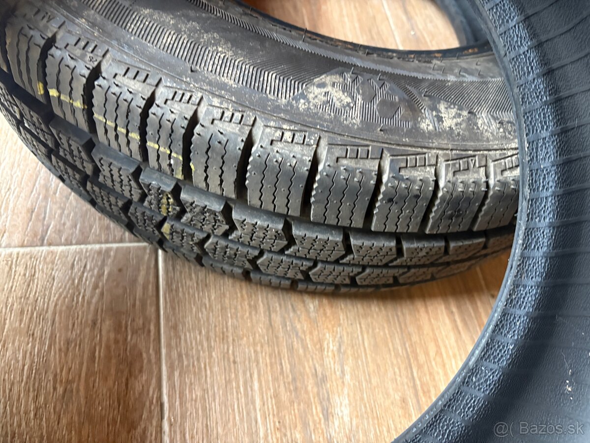 Pneu 205/70 R 15 C - 6