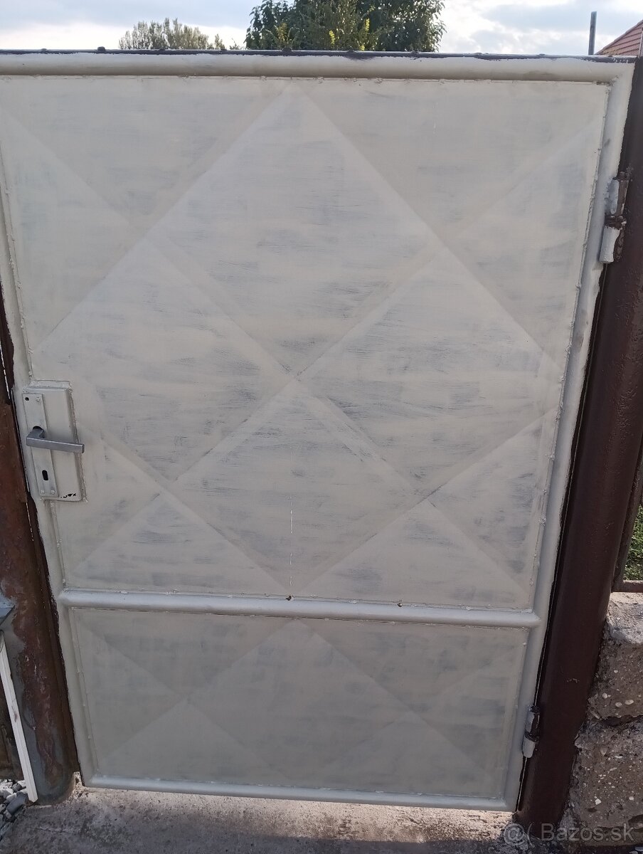 Predám dvojkrídlová brána + bránička - 6