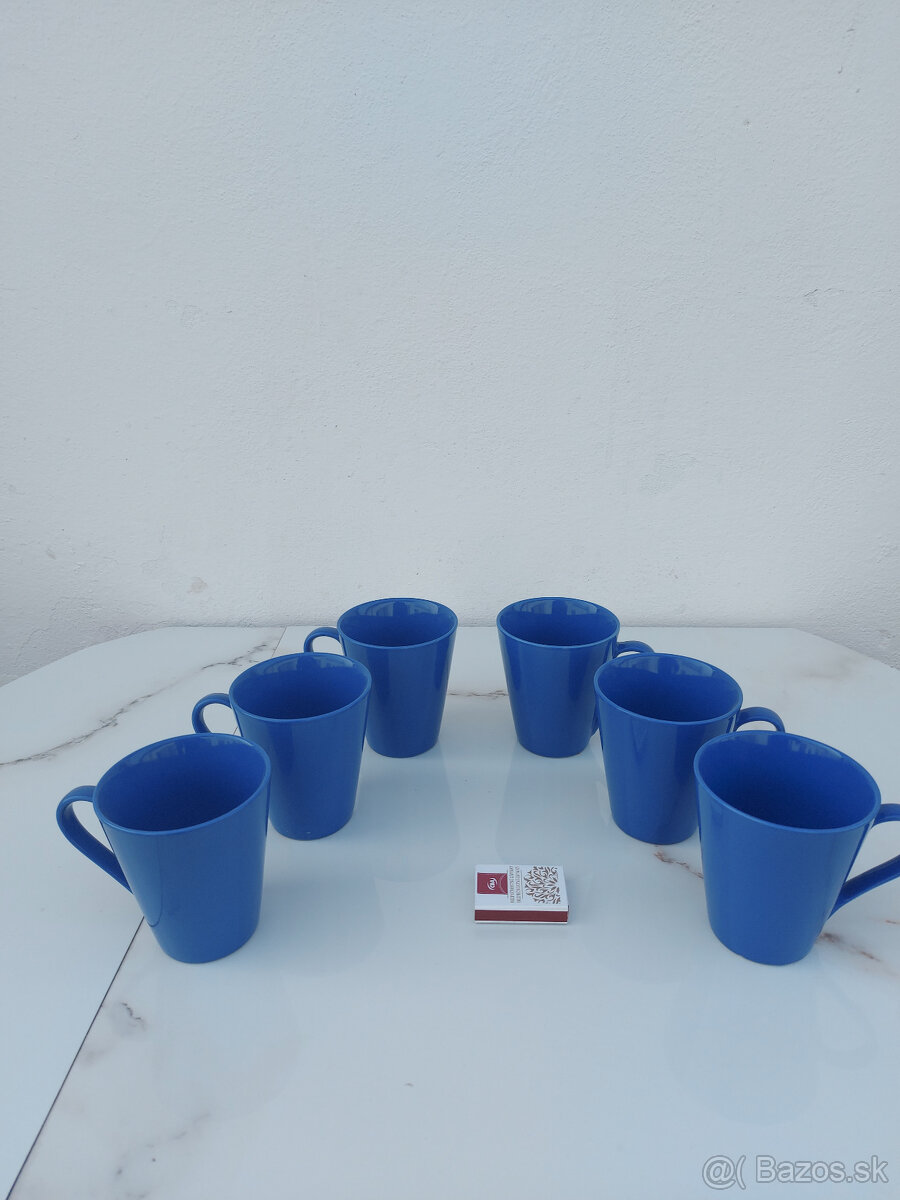 Slko a keramika z vitríny - 6