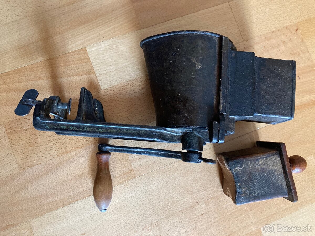 Starodávny mlynček na orechy - 6