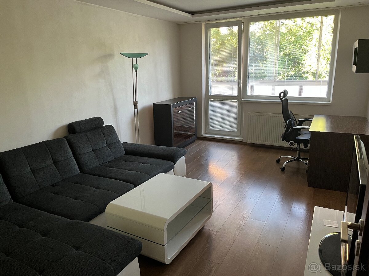 Prenájom - 3 izbový zariadený byt Laca Novom. KE-staré mesto - 6