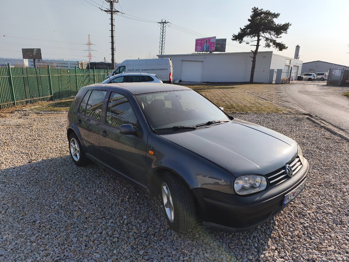 Predám VW Golf IV, 1,6 74 kw benzín - 6