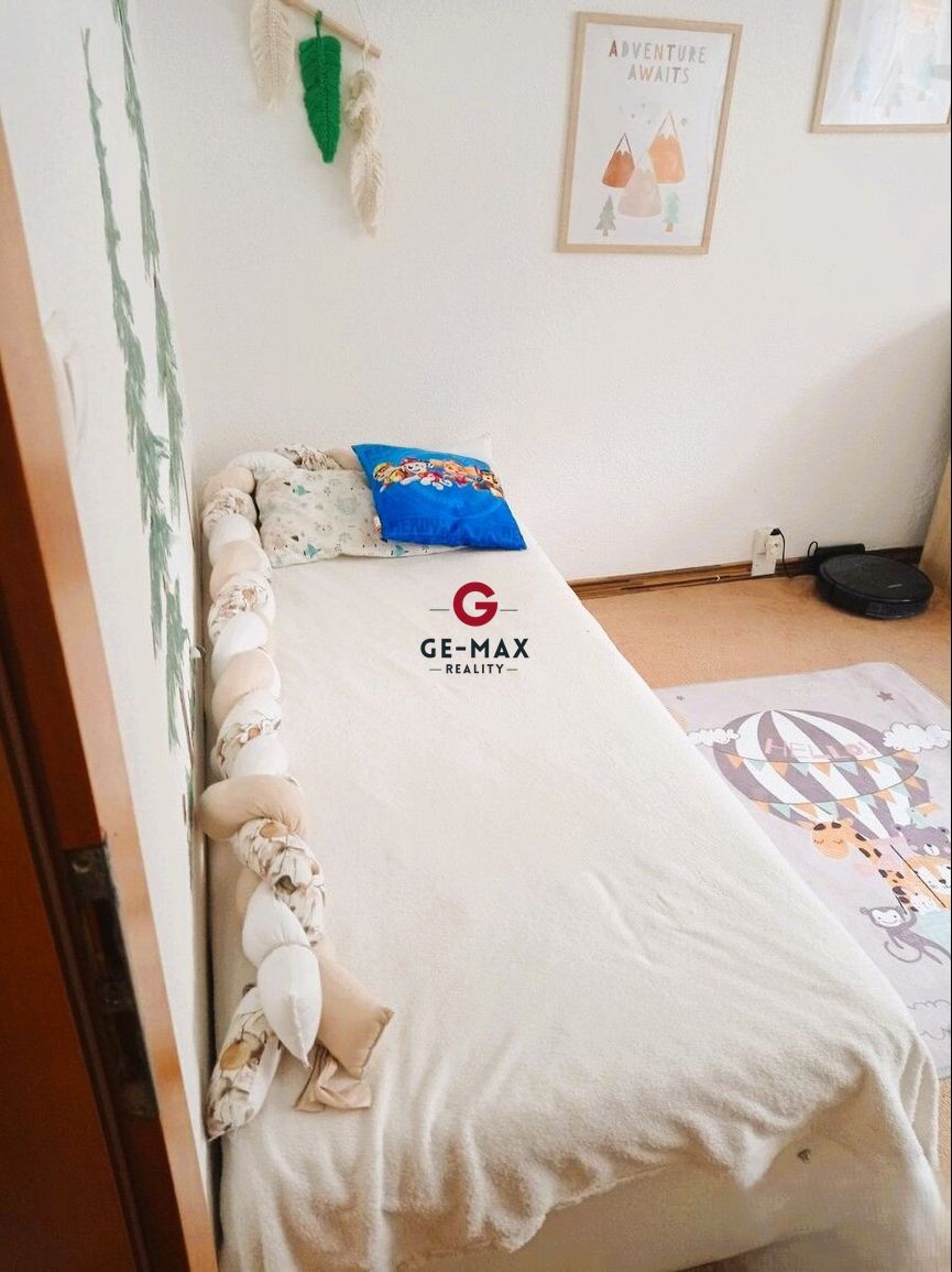 Na predaj priestranný 3-izbový byt – Sídlisko III - 6