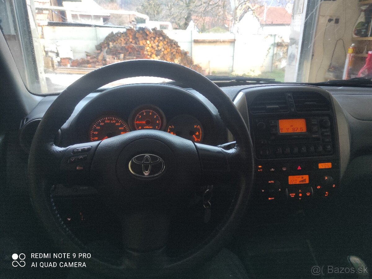 Predám TOYOTA RAV4-D4 2.0D 4X4 AWD - 6